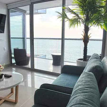 Apartment Sunsets And Views Of The Walled City, 33th Floor