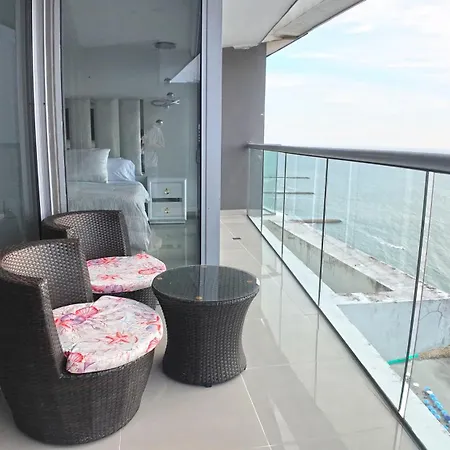 Sunsets And Views Of The Walled City, 33th Floor Apartment *