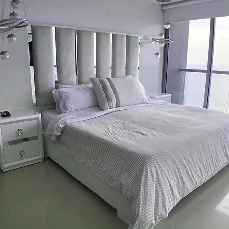 Apartment Sunsets And Views Of The Walled City, 33th Floor Cartagena